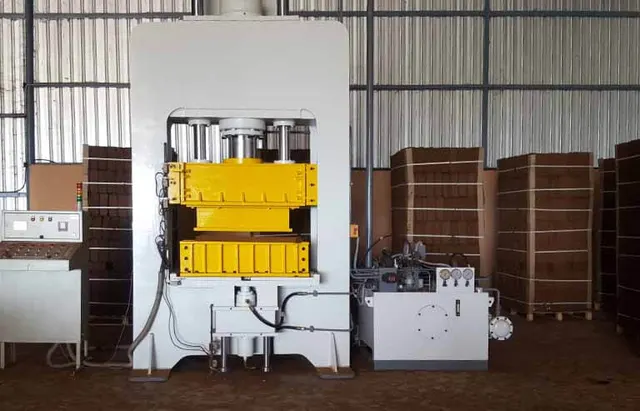 Hydraulic press in the grow bag division