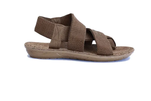 Men's sandal with a coir footbed and brown straps